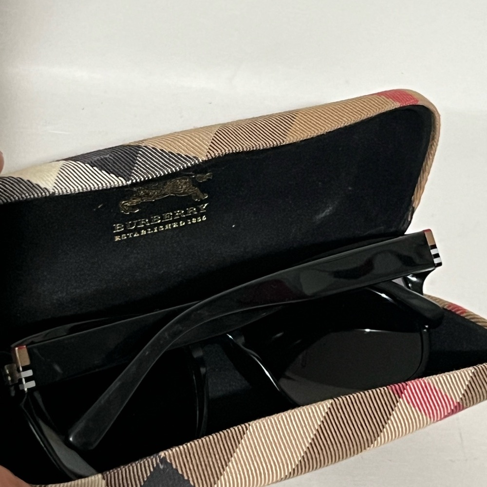 Burberry Black Sunglasses with Red Accent and Tortoiseshell Case Trim polarized - Picture 13 of 16